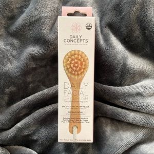 Daily Concepts Facial Dry Brush